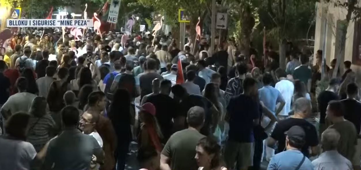 Aktivistët prej 24 orësh në qeli  protestuesit vijojnë kërkesën për lirimin e tyre  Të arrestohet Rama e Balluku  qytetarët të lirohen