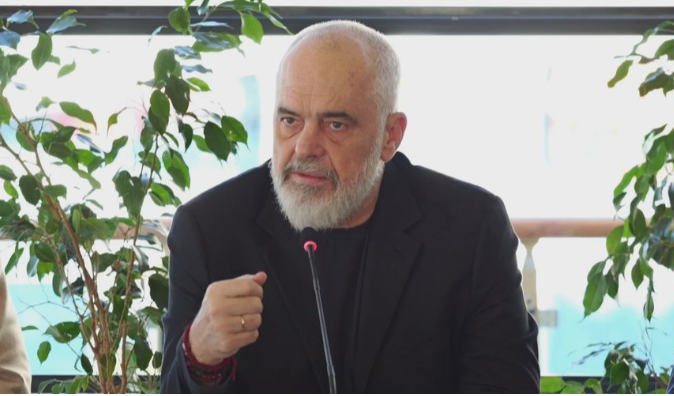 Rama mohon akuzat për mbyllje llogarish në rrjete sociale  flet për  Revolucionin Flamingo 