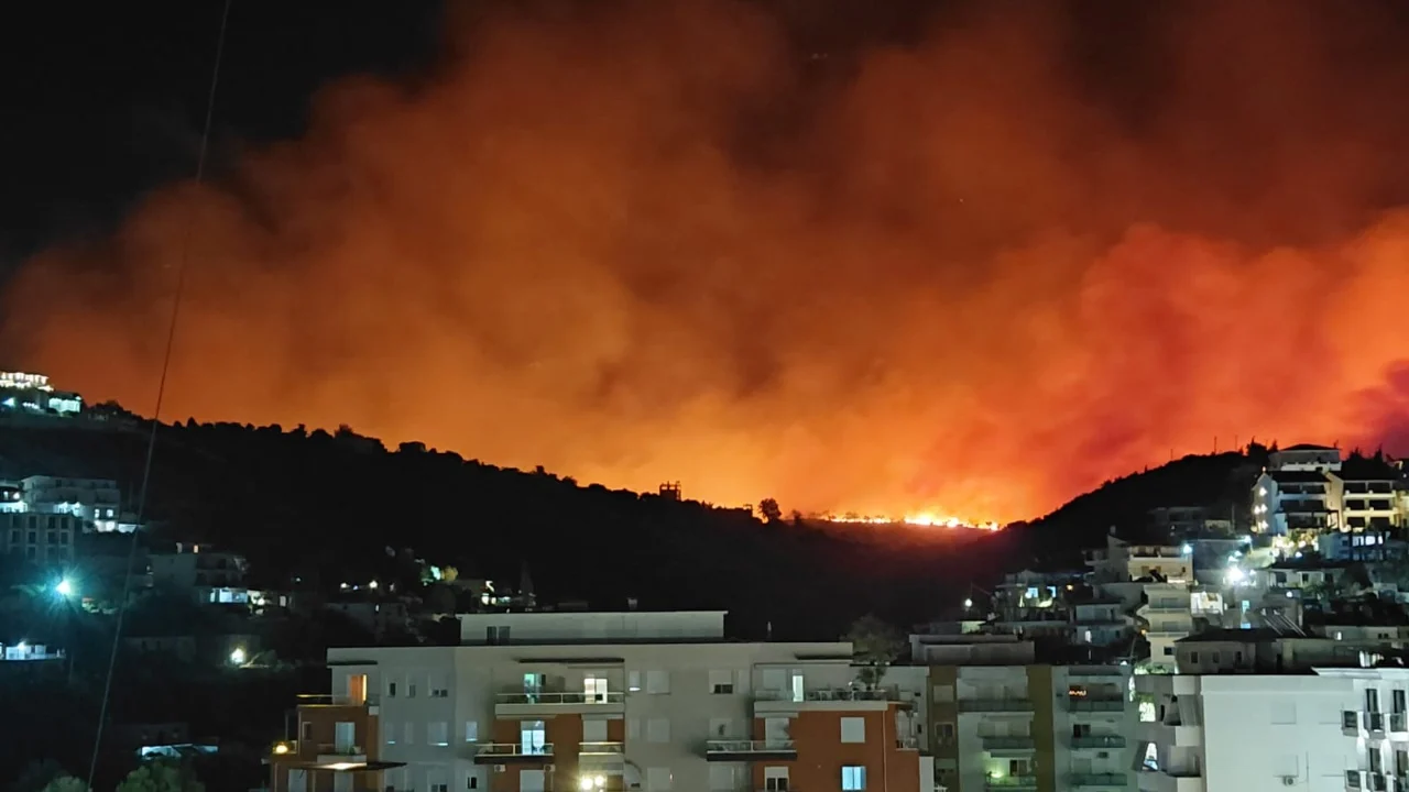 Ministria e Mbrojtjes raporton situatën e zjarreve  21 vatra  11 ende aktive