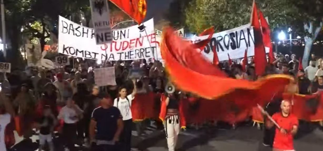 Protesta në Tiranë hyn në ditën e 99 të  Qytetarët kërkojnë dorëheqjen e Ramës dhe qeveri teknike