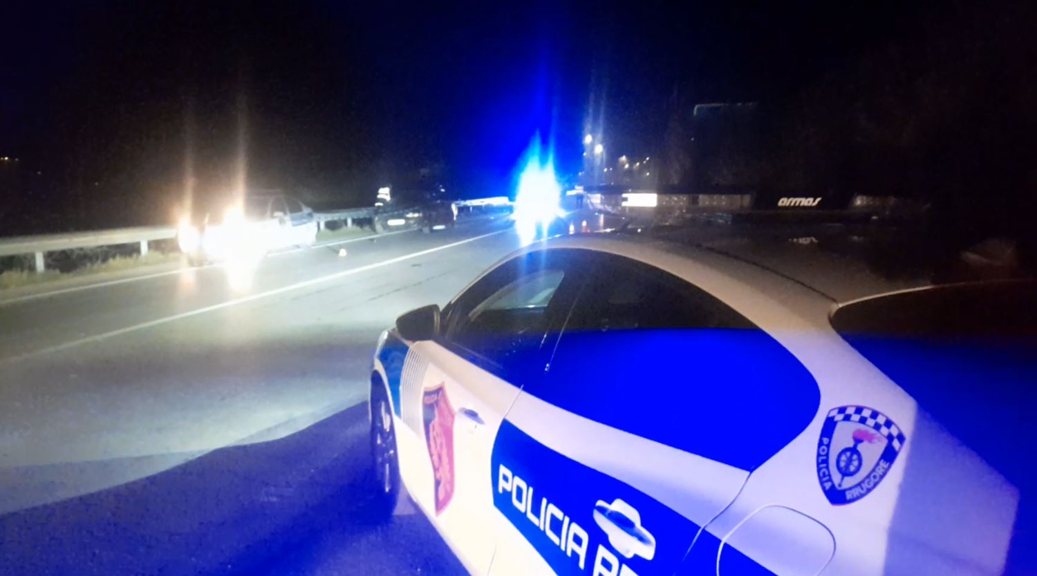 Përplaset nga motori teksa ecte në rrugë  këmbësorja dërgohet në spital
