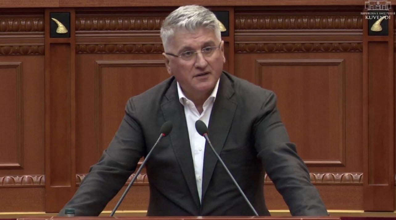 Konferenca e Kryetarëve  Agron Gjekmarkaj ironizon mazhorancën  Ligjet e reja janë  Besa  e Gysit dhe  Prania besnike  e Ron Yeffet
