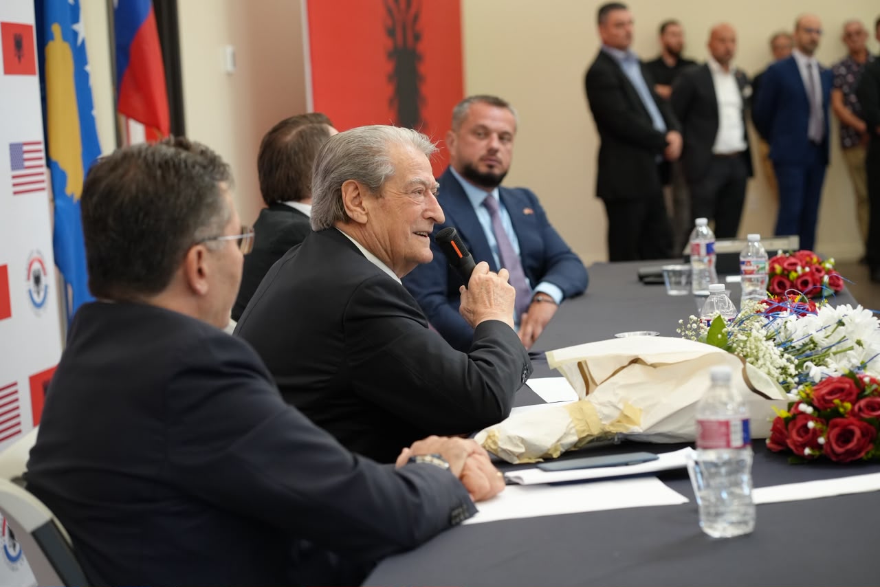 Berisha takohet me shqiptaro amerikanët gjatë vizitës në Texas