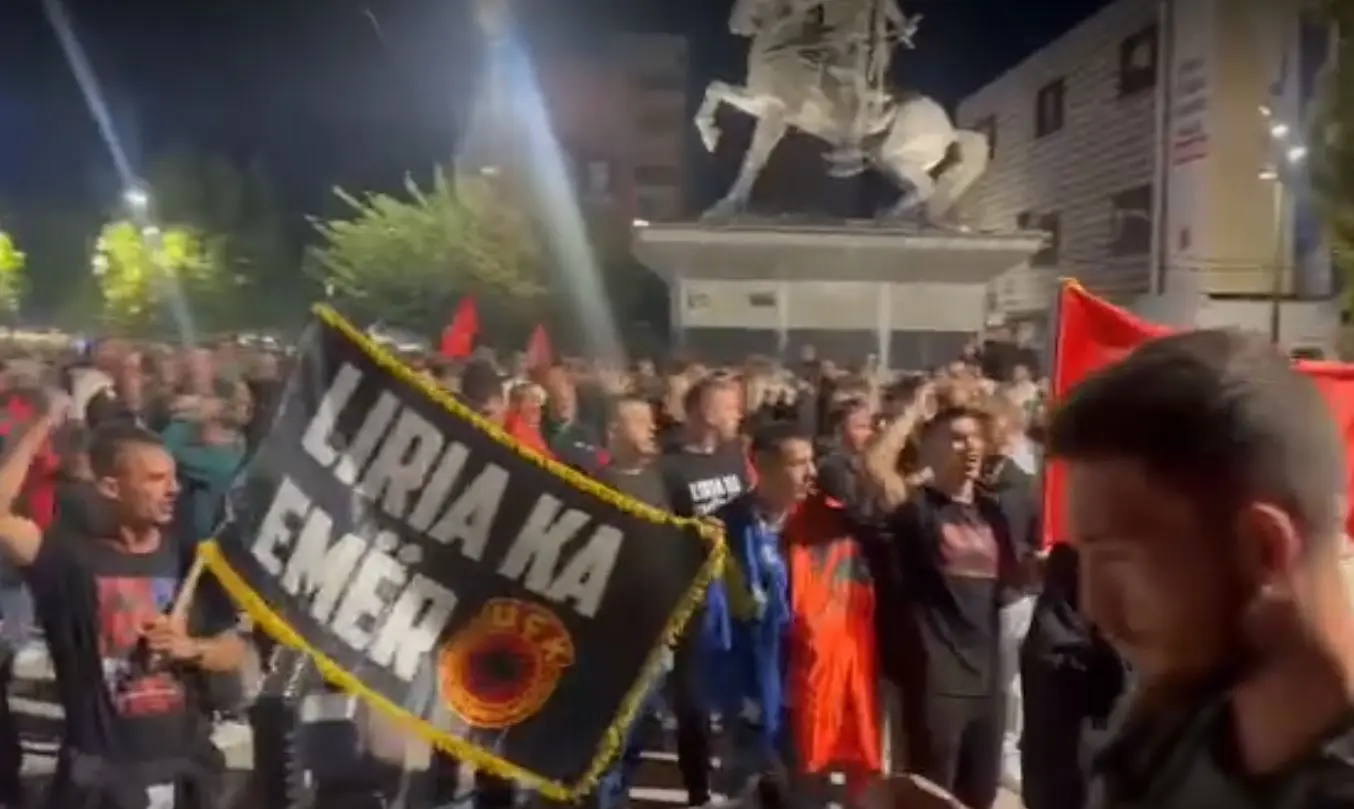  Jo në emrin tim   protestuesit në Prishtinë kundërshtojnë dënimet e Speciales  Tubimet do të vijojnë