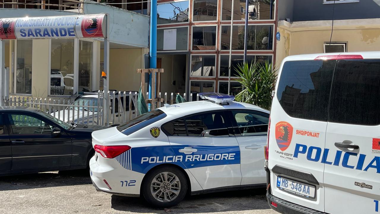 Pl gosja e dy vëllezërve në Sarandë  vëllai i njërit prej të arrestuarve u përfshi në një sherr para tre javësh  Nuk dihet nëse ngjarjet kanë lidhje me njëra tjetrën