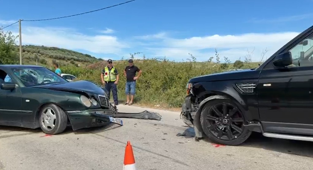 Aksident në aksin Elbasan Librazhd  përplasen dy automjete në Labinot Fushë