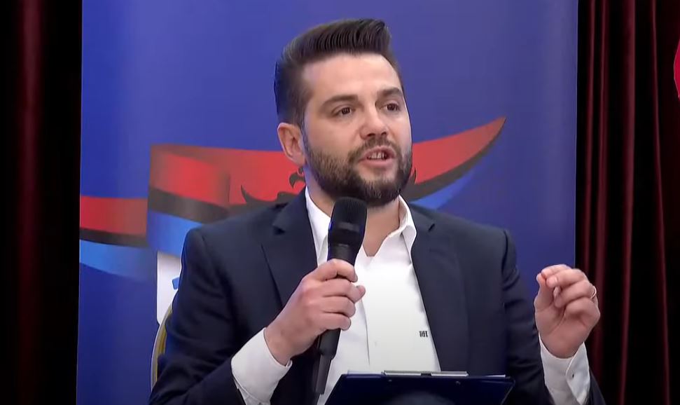  Një hap drejt pushtetit të pakufizuar    Muçollari  Rama po avancon drejt ëndrrës së arkitektit holandez